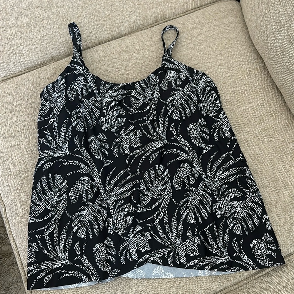 NWT tankini top. Adjustable straps